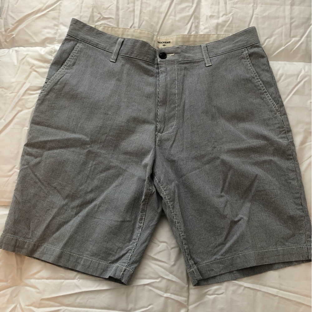 Dockers Mens Blue & White Pinstripe Shorts